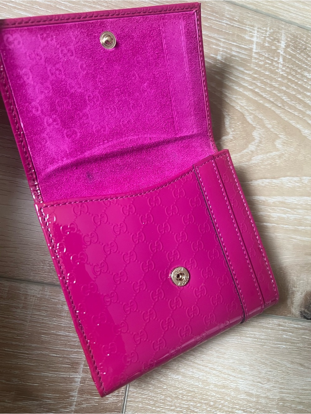 GUCCI Magenta Patent Micro Guccissima Compact Wallet - Picture 10 of 12